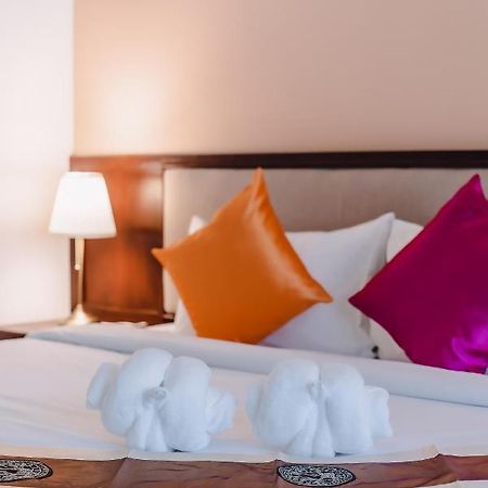 Bauman Ville Hotel Phuket Exterior foto