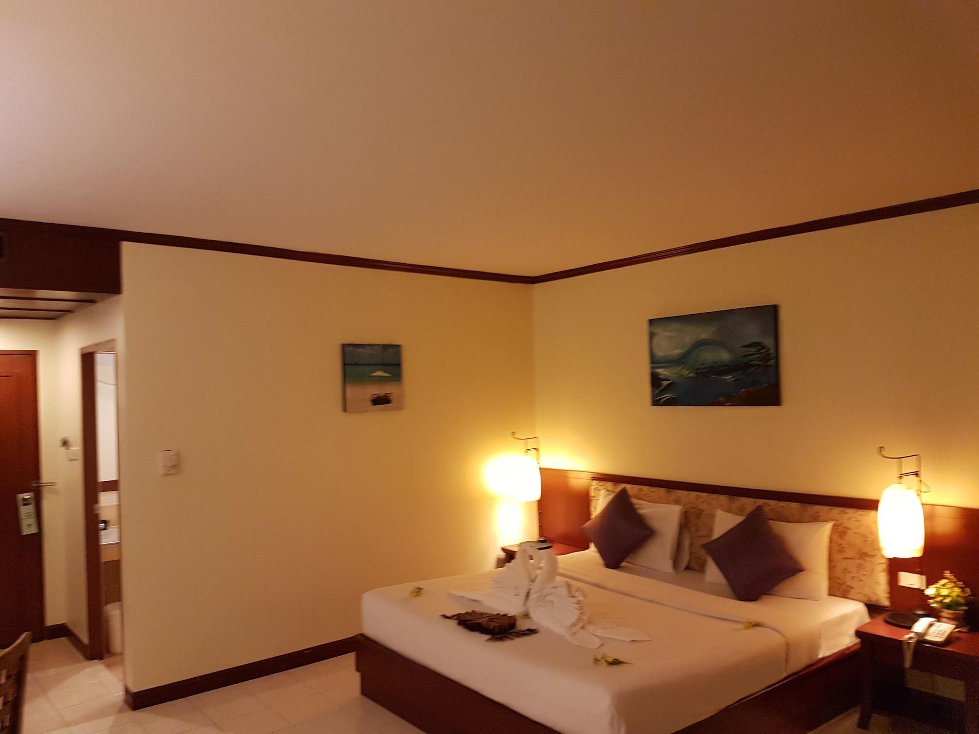 Bauman Ville Hotel Phuket Exterior foto