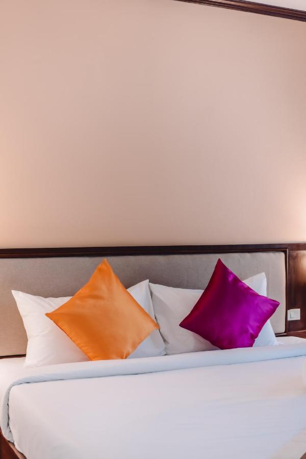 Bauman Ville Hotel Phuket Exterior foto